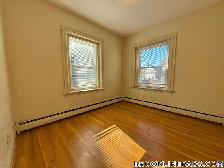 Building Photo - 16 Winchester St