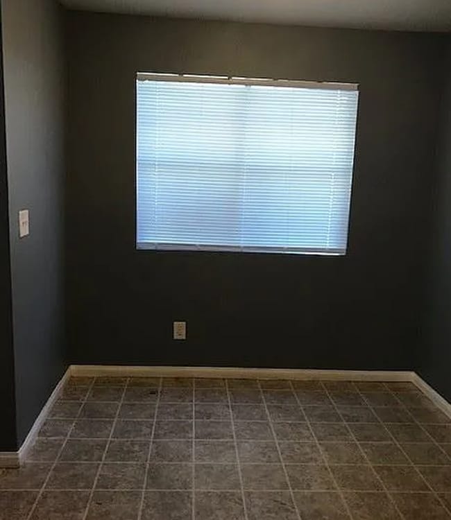 Building Photo - 2 Bed and 1 bath located in 89115!