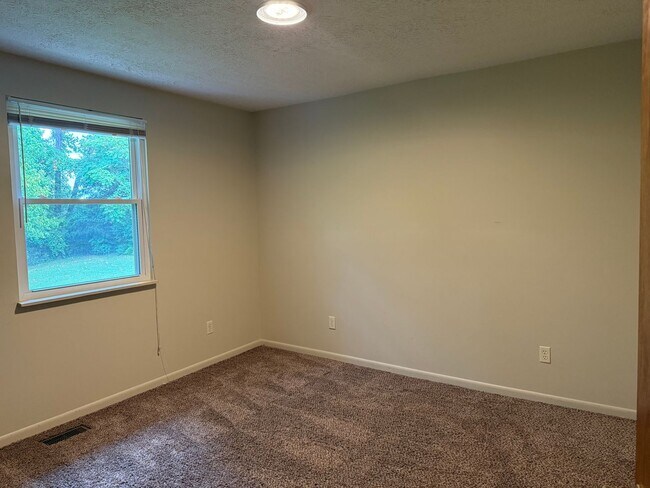 Building Photo - 110 Dove Ln