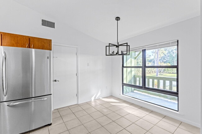 Building Photo - 11989 Persimmon Blvd