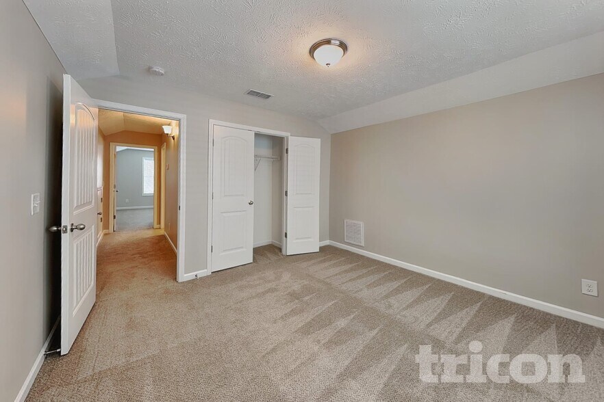 Building Photo - 549 Medallion Cir