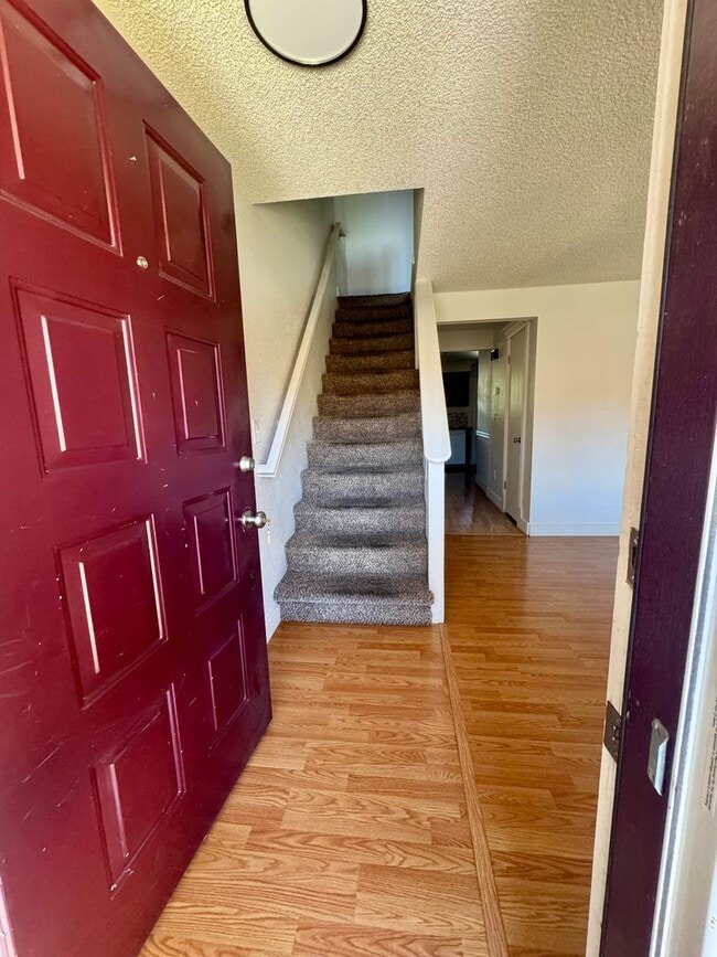 Building Photo - Great location 2 bedroom Condo