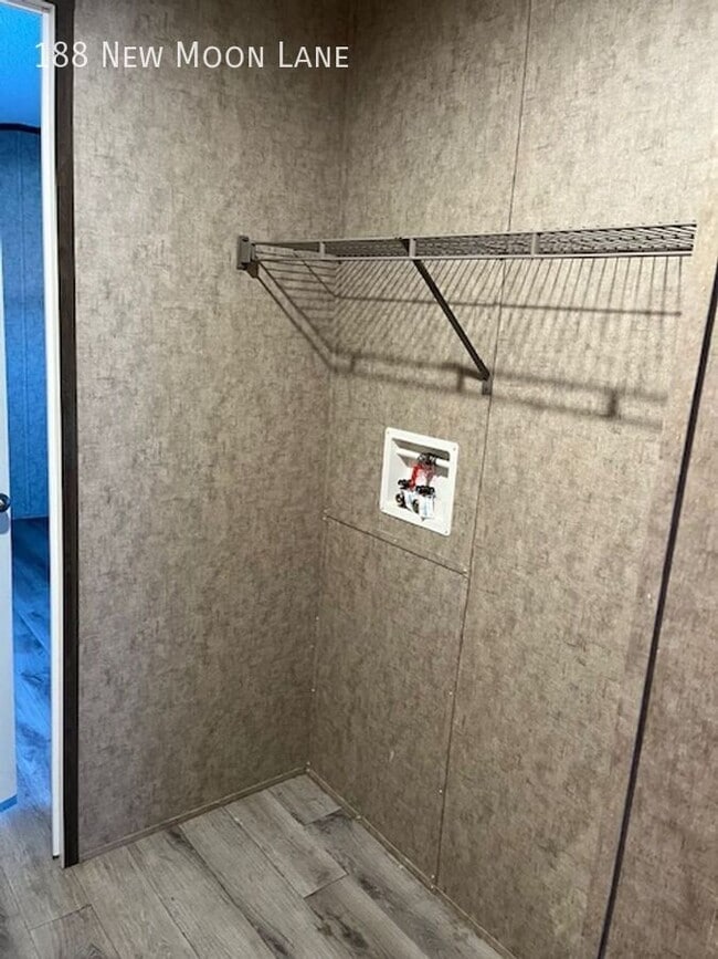 Building Photo - 188 New Moon Ln