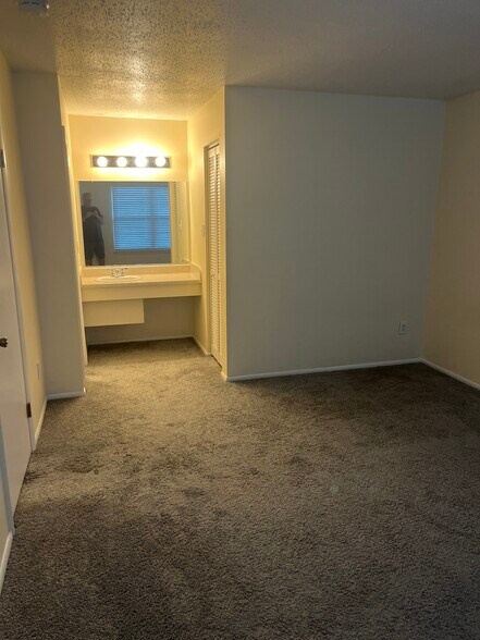 Building Photo - 308 Thalia Station Ct