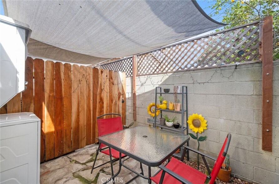 Building Photo - 336 Chester St