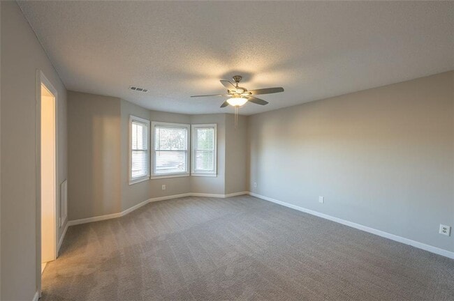 Building Photo - 4648 Calumet Cir NW