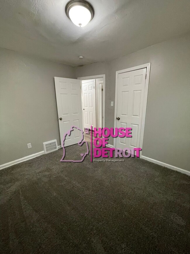 Building Photo - 3 BEDROOM | 1 BATH | FREE PRE SCREEN