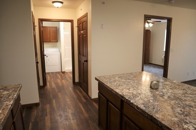 Building Photo - Dreamsville Apartments