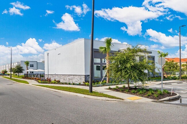 Building Photo - 384 Famagusta Dr