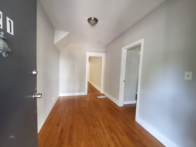 Building Photo - 721 Winchester Ave