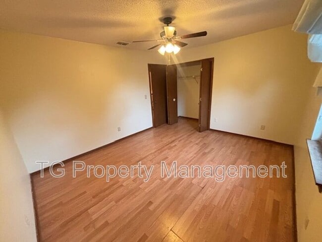 Building Photo - 11647 Fort Caroline Lakes Dr