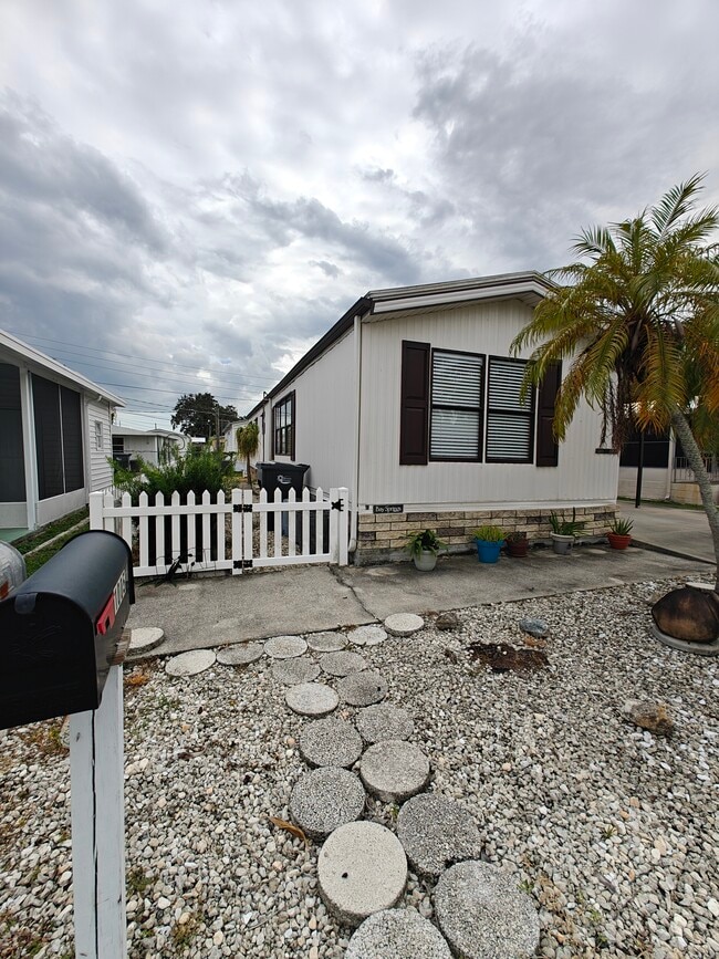 Building Photo - 1002 51st Avenue Plaza W