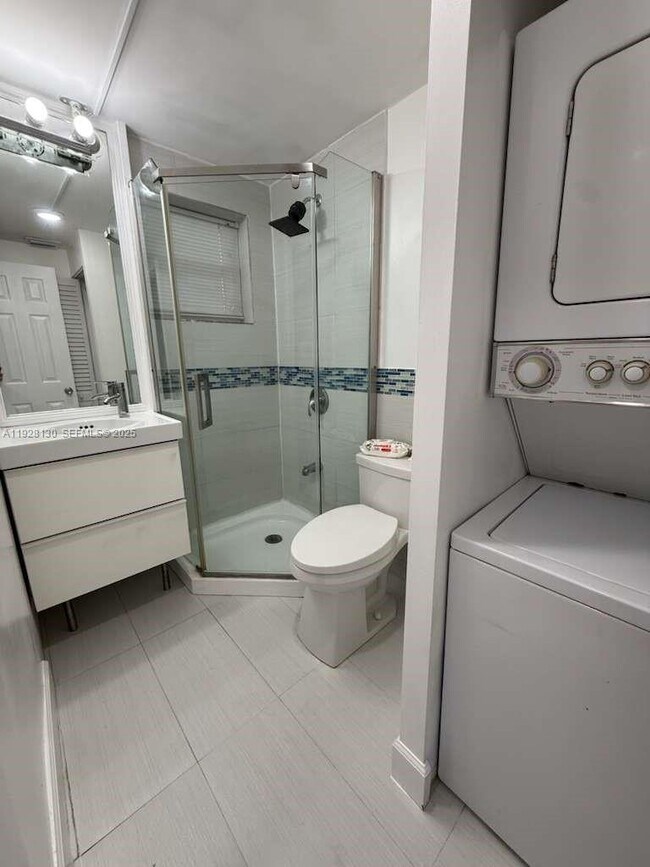 Building Photo - 2225 NE 123rd St