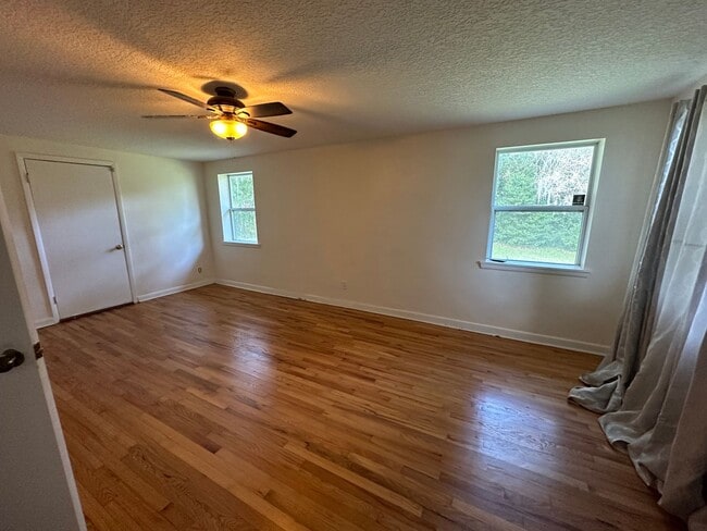Building Photo - Beautiful 2Bed & 1Bath ON THE WATER in St....