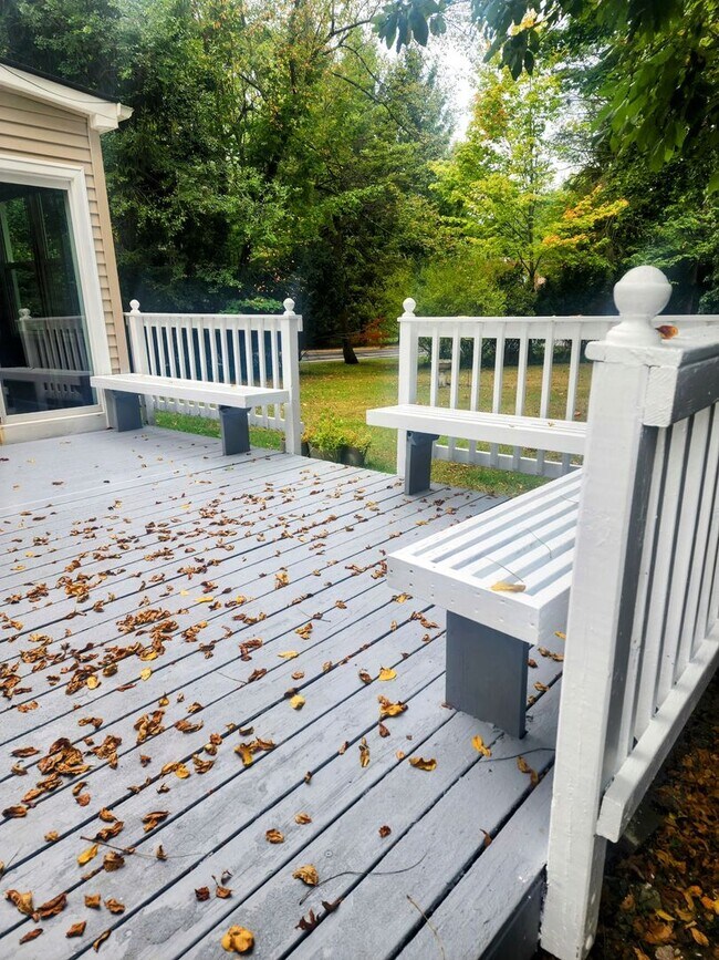 Building Photo - Charming 2-Bedroom Home in Fairview Park