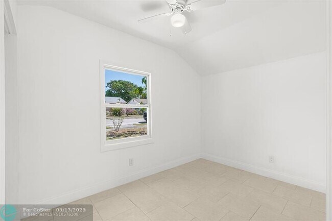 Building Photo - 906 29th St