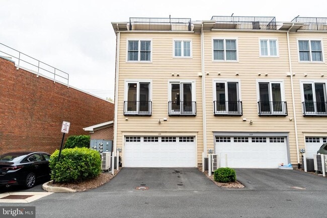Building Photo - 1333 Powhatan St