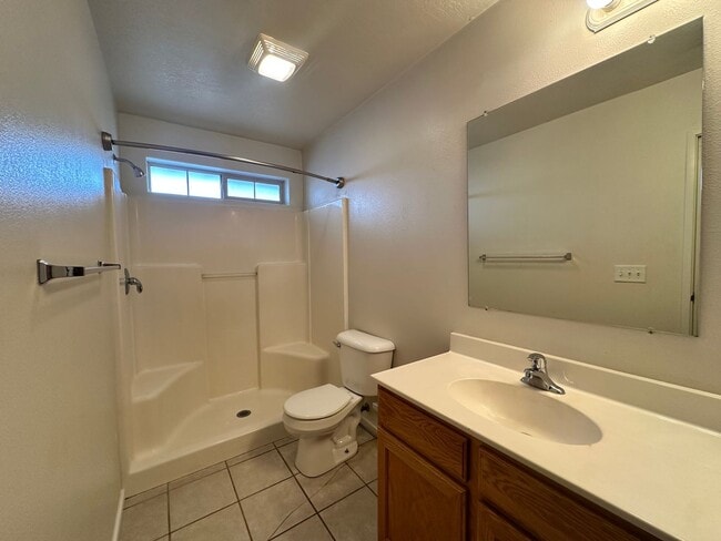 Building Photo - 2 bedroom, 2 bath apartment