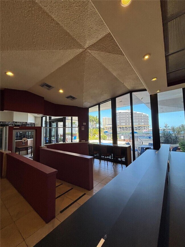 Building Photo - 999 Brickell Bay Dr