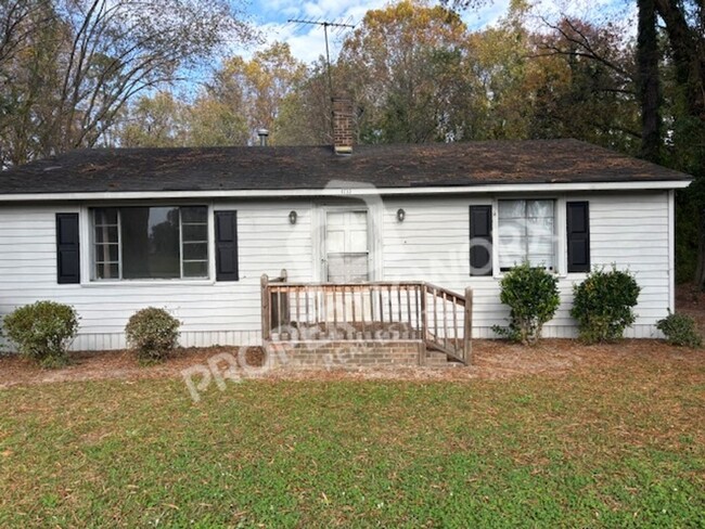 Building Photo - 2 Bed/ 1 Bath Single Family Home