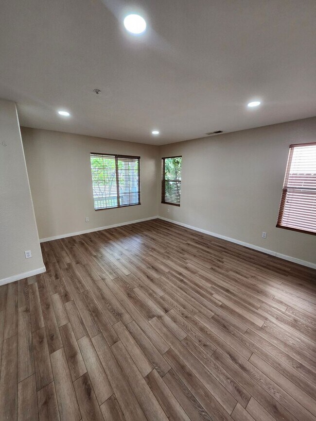 Building Photo - Beautiful 5 Bedroom House fully remodeled....