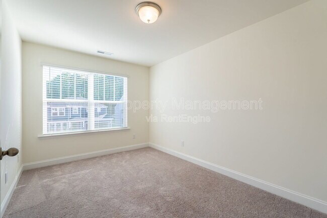 Building Photo - 1556 Cedar Tree Dr