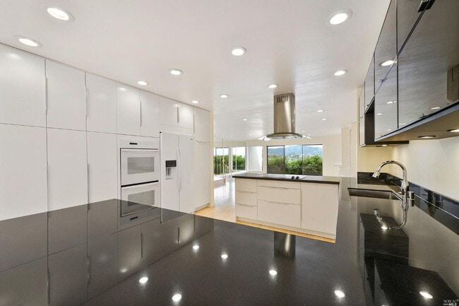 Building Photo - 102 Red Hill Cir