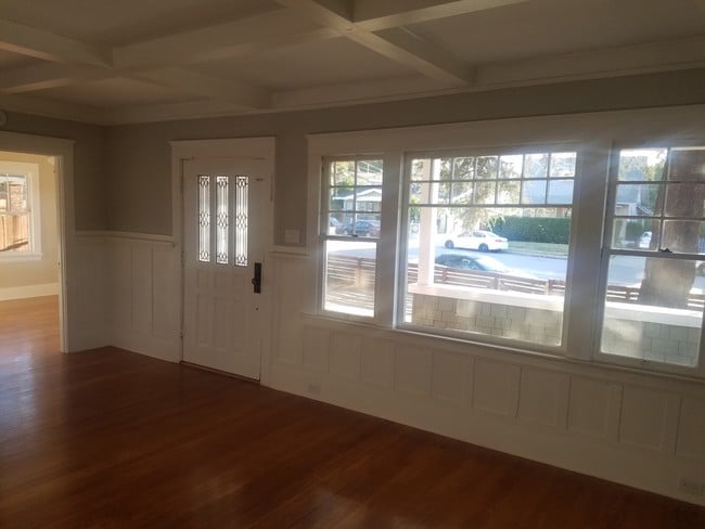 Building Photo - 2109 Marengo Ave