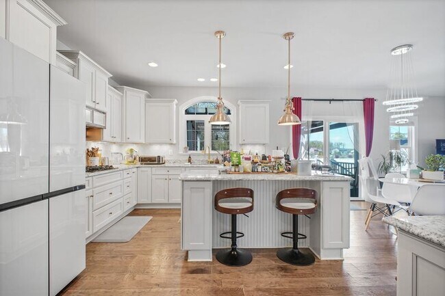 Building Photo - 9366 Alder Dr