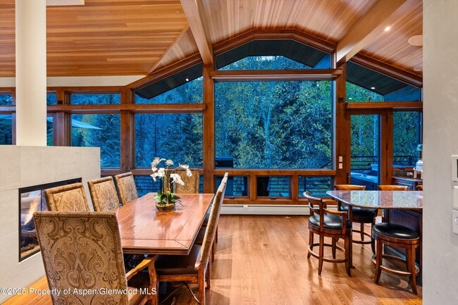 Building Photo - 315 S 1st St