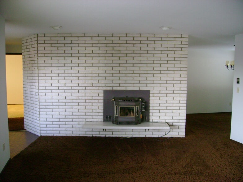 Building Photo - 1420 W 10th St