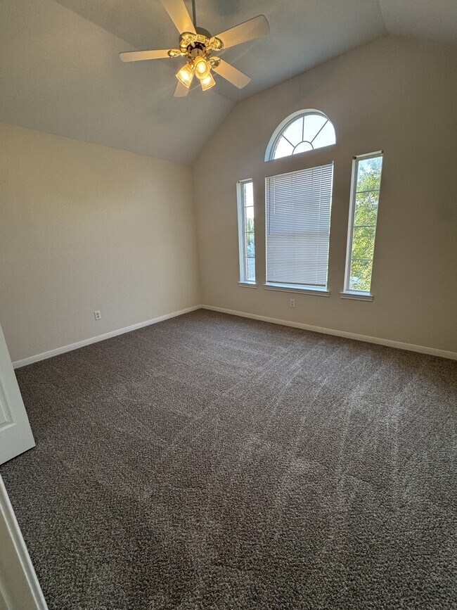 Building Photo - 1515 Mountain Laurel Dr