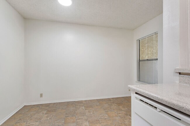 Building Photo - Stunning Bright and Completely Remodeled A...