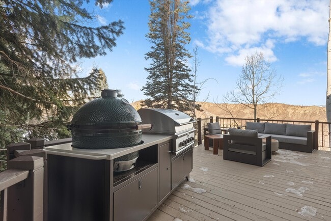 Building Photo - 18 Edgewood Ln