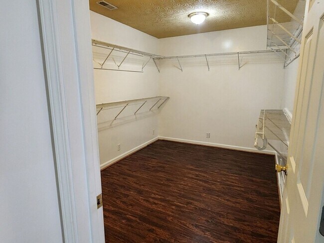 Building Photo - Charming 4BR House in Jeffersonville