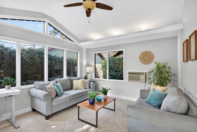 Building Photo - 5 Dorchester Ct