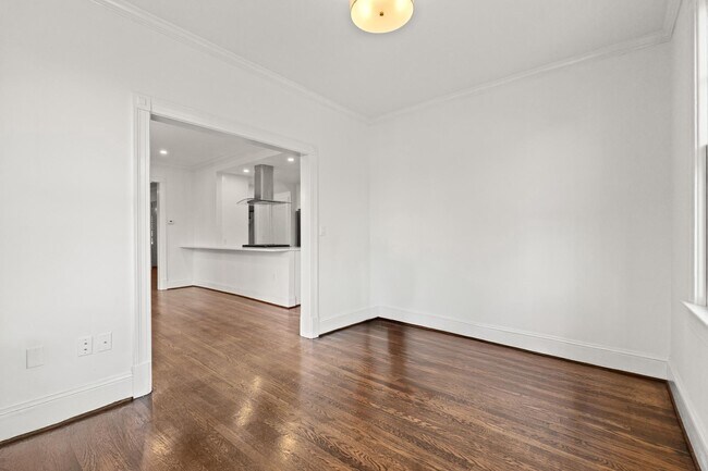 Building Photo - 2814 Bellevue Terrace NW