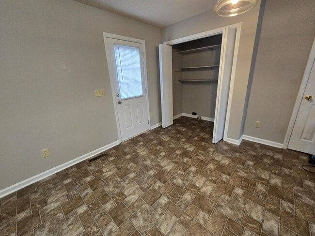 Building Photo - 224A Hunter Dr