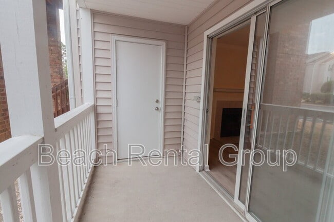 Building Photo - 3795 Hitchcock Way