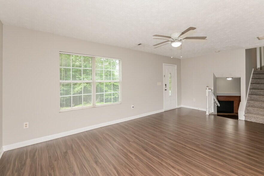 Building Photo - 3296 Goldenchain Dr