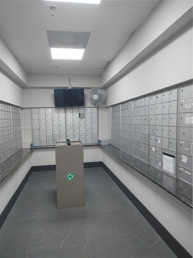 Building Photo - 555 NE 15th St