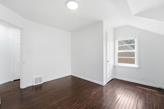 Building Photo - 4029 Weisser Park Ave
