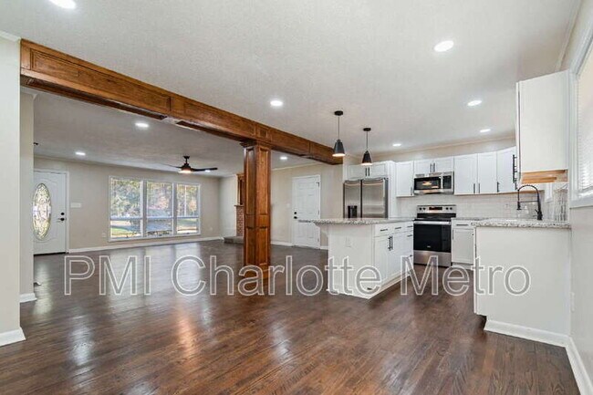 Building Photo - 10707 Walkers Ferry Rd