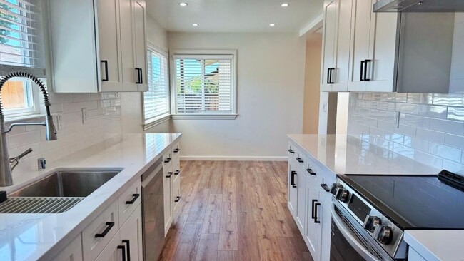 Building Photo - 3 bedroom in Santa Clara CA 95050