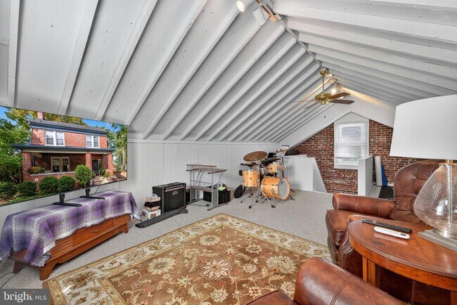 Building Photo - 420 W Cork St