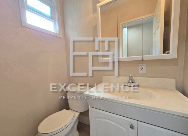 Building Photo - Beautiful 3/2.5 Home With 2 Fireplaces, Updated Kitchen, Spacious Yard and Covered Patio