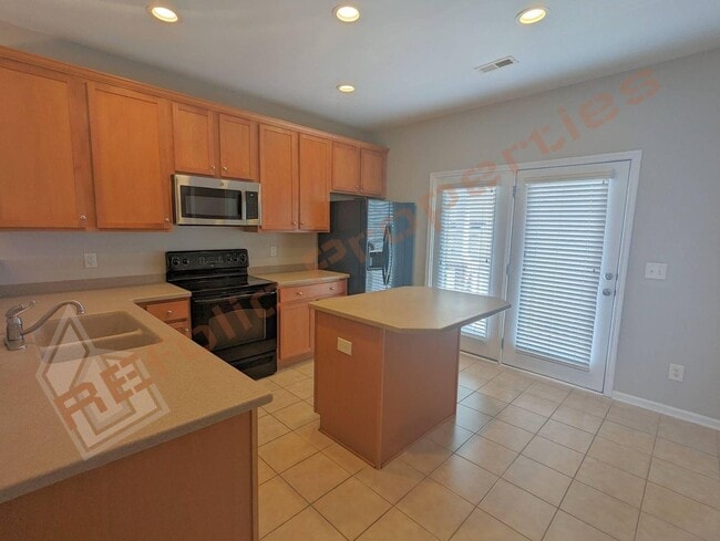 Building Photo - Great Location 3 Story 3 Bedroom, 3.5 Bath...