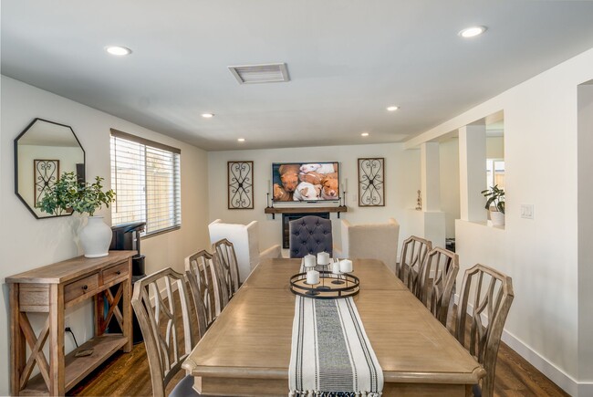 Building Photo - Gorgeous Remodeled 3 Bed 2 Bath Fullerton ...