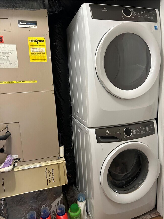 Building Photo - 259 Lincoln Blvd