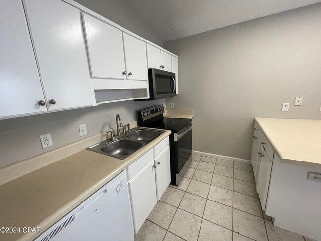 Building Photo - 7106 N Lagoon Dr